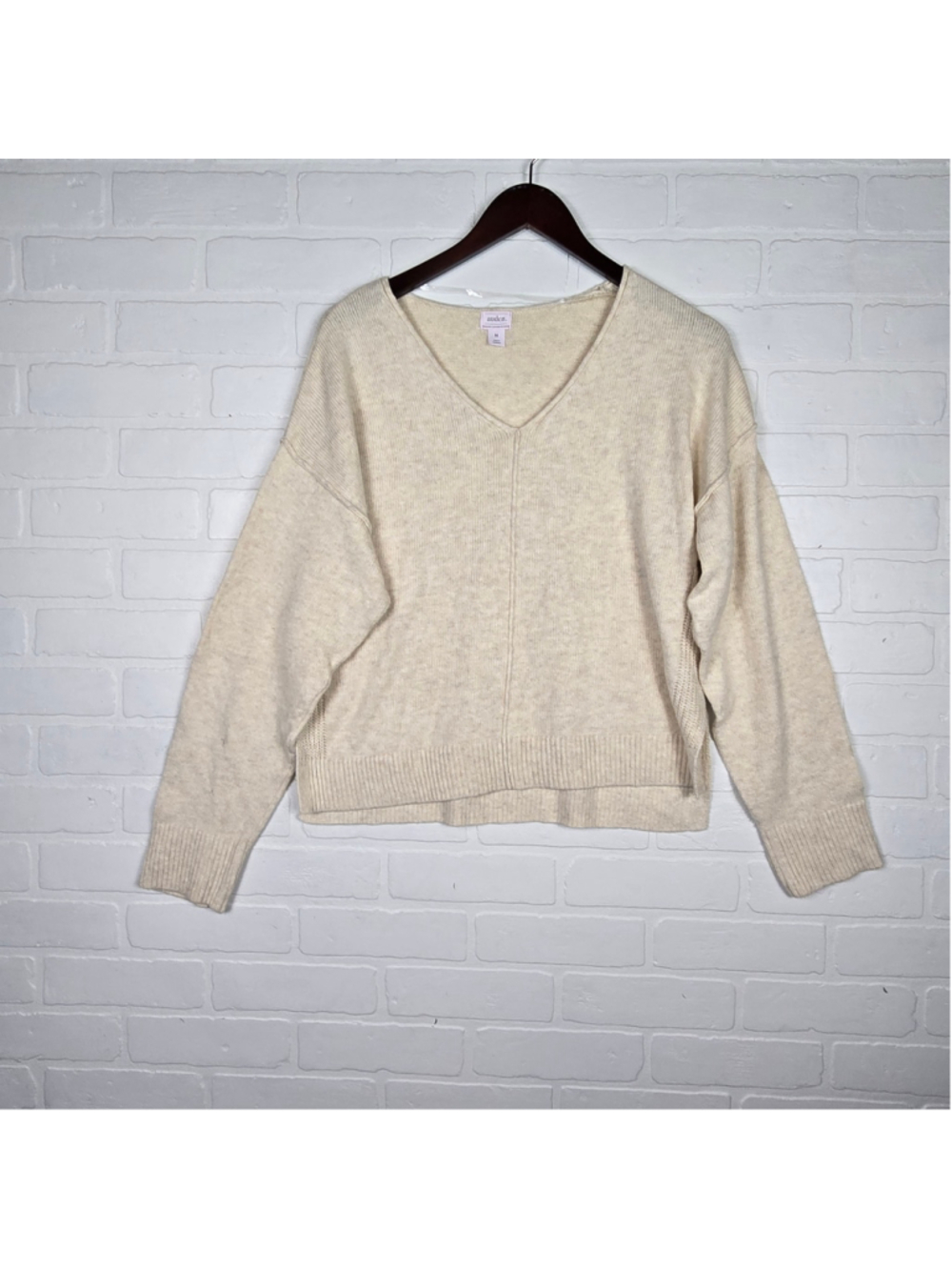 Women's Auden V-Neck Sweater Beige Size M